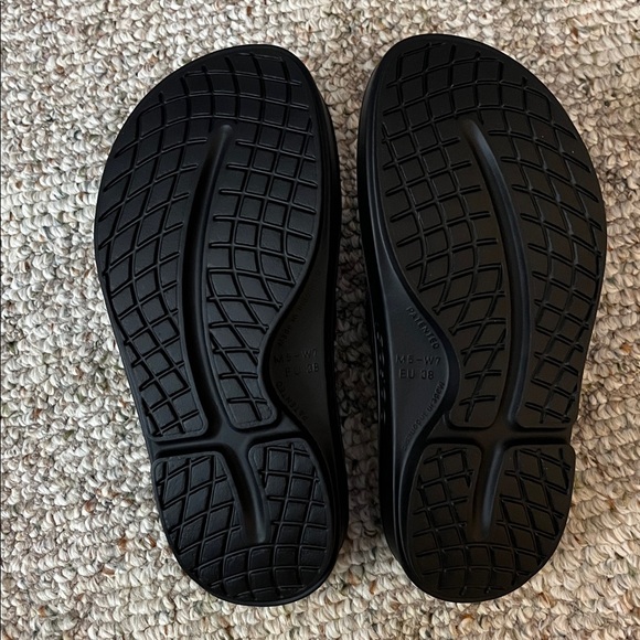 OOFOS Classic Slide Sandals - Picture 2 of 4